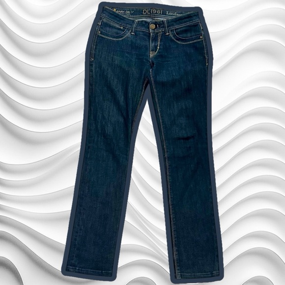 DL1961 ‘Lindsey’ 4-Way Stretch Straight Leg Low-Rise Jeans in Dark Wash Size 26 - Picture 1 of 16